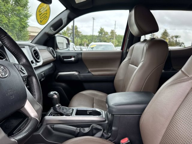 Used 2016 Toyota Tacoma Limited w/ Towing Package RWD image 15