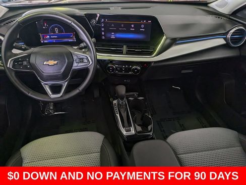 Used 2025 Chevrolet Trax LT w/ LT Convenience Package FWD image 31