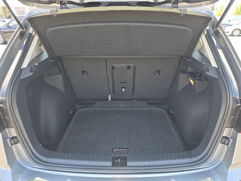 Used 2023 Volkswagen Taos SE w/ Panoramic Sunroof Package FWD image 15