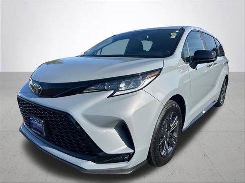 Certified 2026 Toyota Sienna XSE AWD/4WD image 2