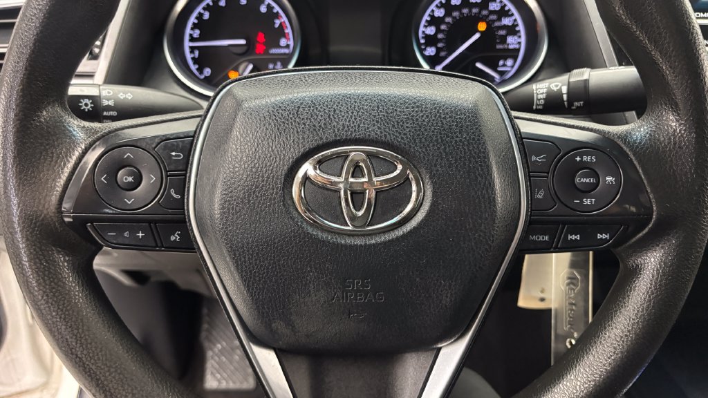 Used 2018 Toyota Camry LE FWD image 18