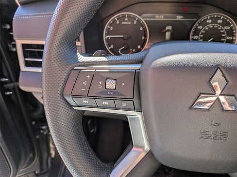 Used 2025 Mitsubishi Outlander SE image 22