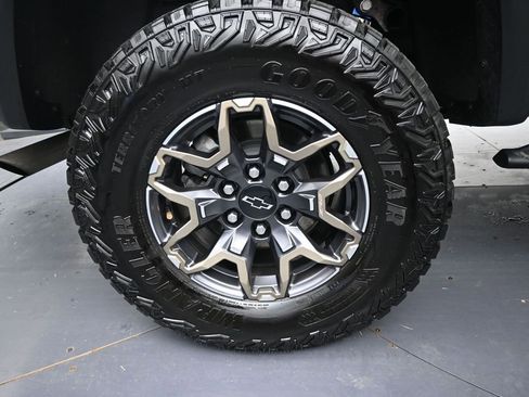 Used 2024 Chevrolet Colorado ZR2 w/ Technology Package AWD/4WD image 50