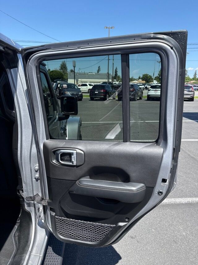 Used 2021 Jeep Wrangler Unlimited Sahara w/ Uconnect 4C Nav & Sound Group AWD/4WD image 14