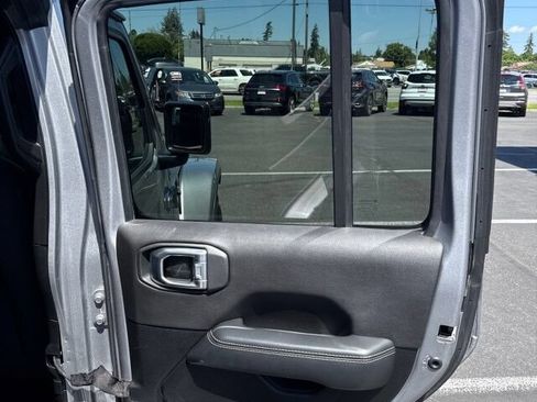 Used 2021 Jeep Wrangler Unlimited Sahara w/ Uconnect 4C Nav & Sound Group AWD/4WD image 14