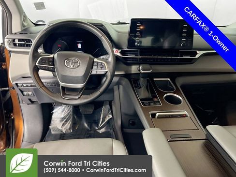 Used 2023 Toyota Sienna XLE w/ XLE Plus Package image 25