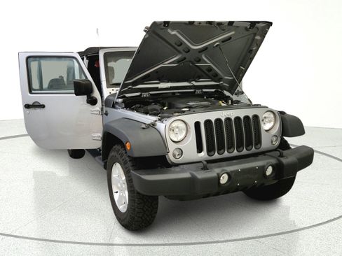 Used 2015 Jeep Wrangler Unlimited Sport w/ Quick Order Package 23S AWD/4WD image 9
