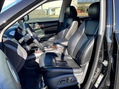 Used 2018 Nissan Pathfinder Platinum w/ Cargo Package image 7