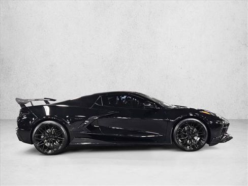 Used 2023 Chevrolet Corvette Stingray Premium Conv w/ Z51 Performance Package RWD image 4