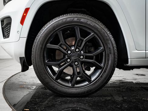 Used 2023 Jeep Grand Cherokee 30th Anniversary image 13