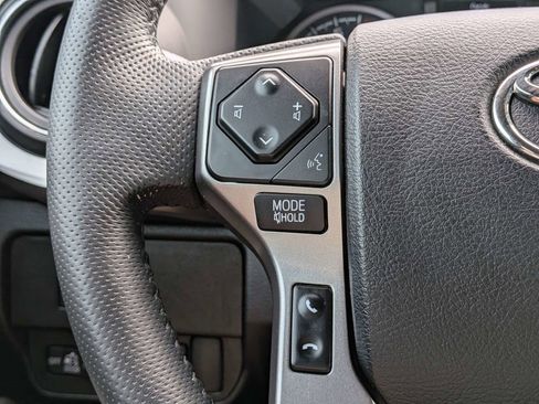 Used 2022 Toyota Tacoma Limited AWD/4WD image 32