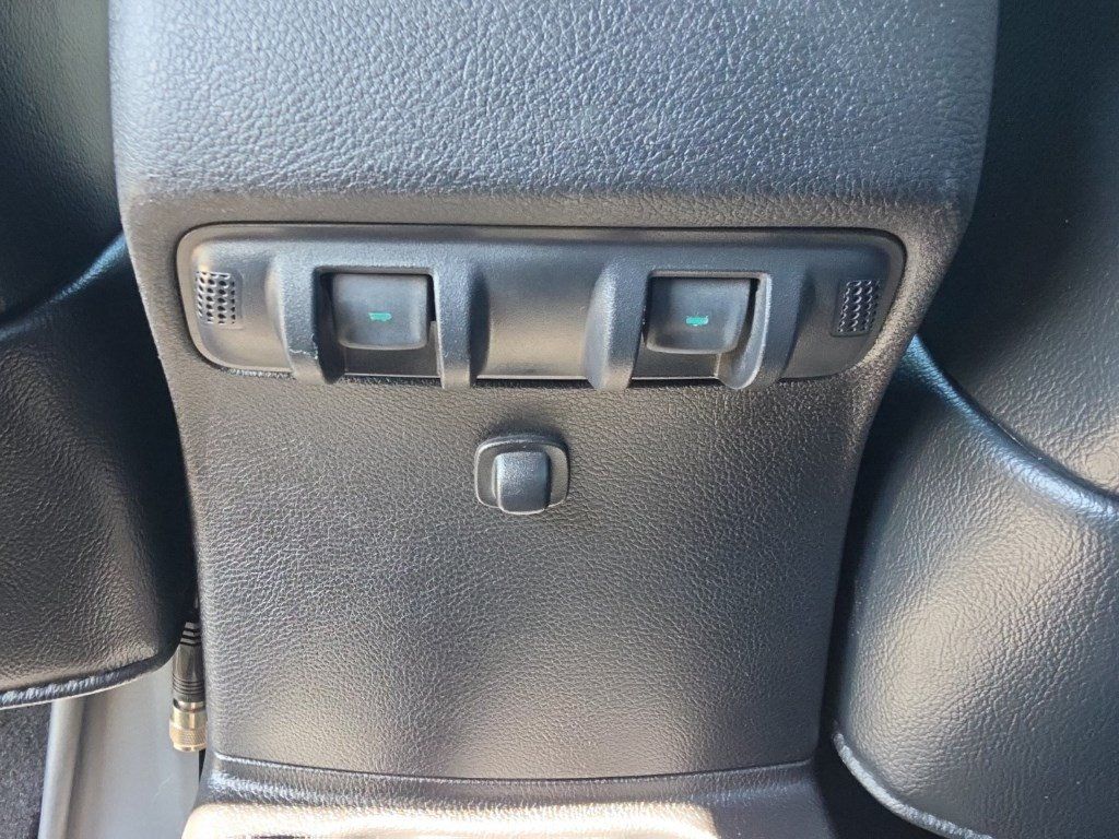 Used 2015 Jeep Wrangler Unlimited Rubicon w/ Connectivity Group AWD/4WD image 45