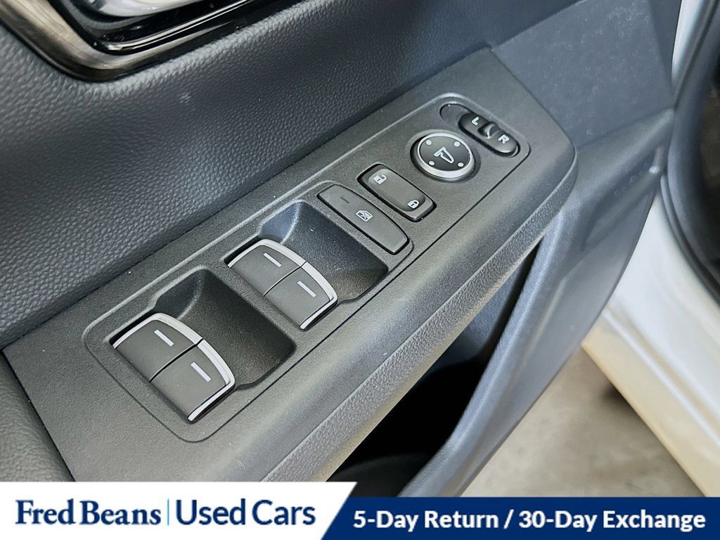 Used 2025 Honda CR-V EX-L image 9