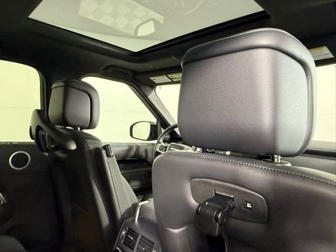 Used 2025 Land Rover Discovery S image 29