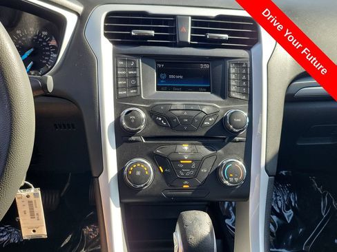 Used 2015 Ford Fusion SE FWD image 13