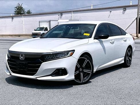 Used 2022 Honda Accord Sport image 2