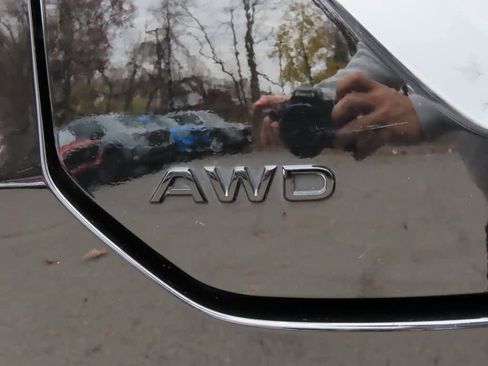 Used 2023 Honda Pilot Sport image 9