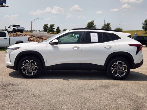 Certified 2025 Chevrolet Trax LT FWD image 4