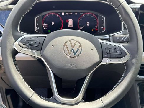 Used 2025 Volkswagen Taos SEL AWD/4WD image 14