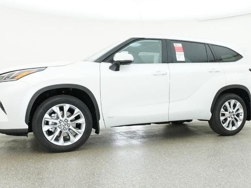 New 2026 Toyota Highlander Limited AWD/4WD image 2
