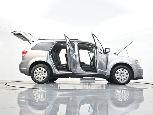 Used 2018 Dodge Journey SE image 46