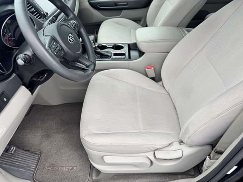 Used 2019 Kia Sedona L FWD image 36