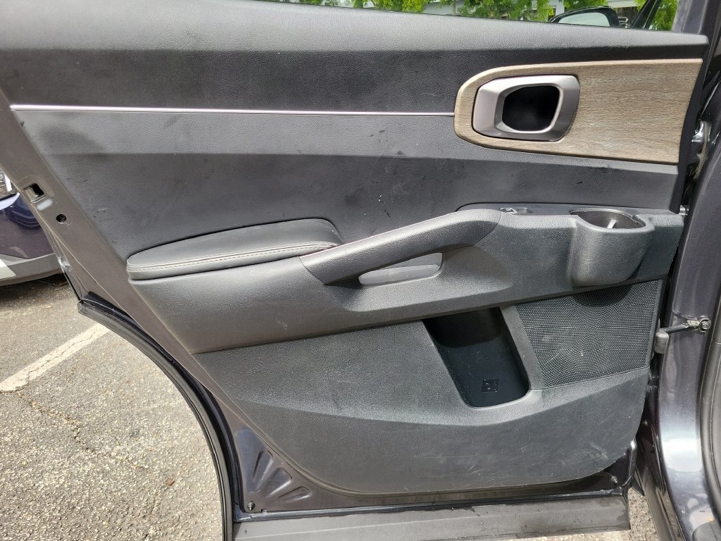 Certified 2023 Kia Sorento EX w/ Panoramic Sunroof Package FWD image 17