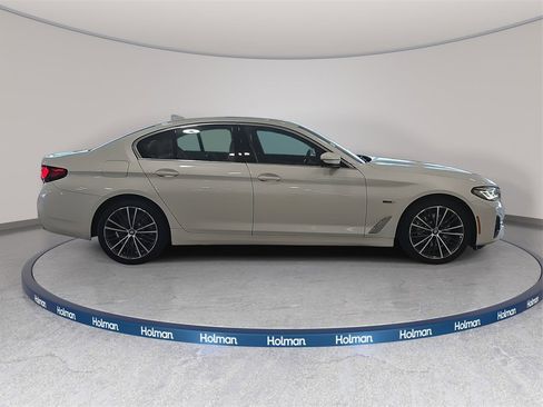 Used 2023 BMW 530e w/ Premium Package image 5