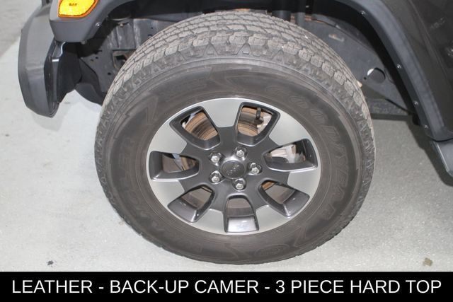 Used 2018 Jeep Wrangler Unlimited Sahara AWD/4WD image 12