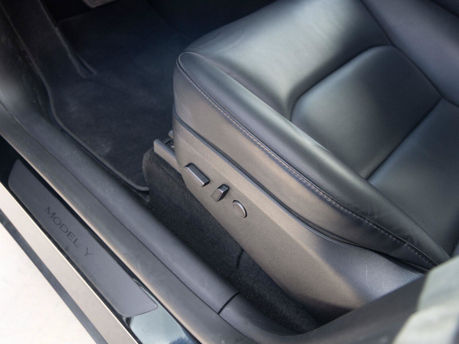 Used 2023 Tesla Model Y Long Range AWD/4WD image 19