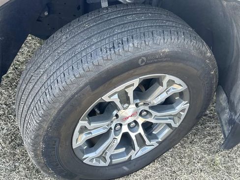 Used 2025 GMC Sierra 1500 SLT image 13