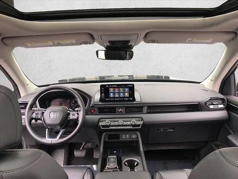 Used 2023 Honda Pilot Touring image 17