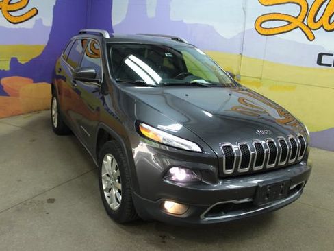 Used 2016 Jeep Cherokee Limited w/ Luxury Group AWD/4WD image 2