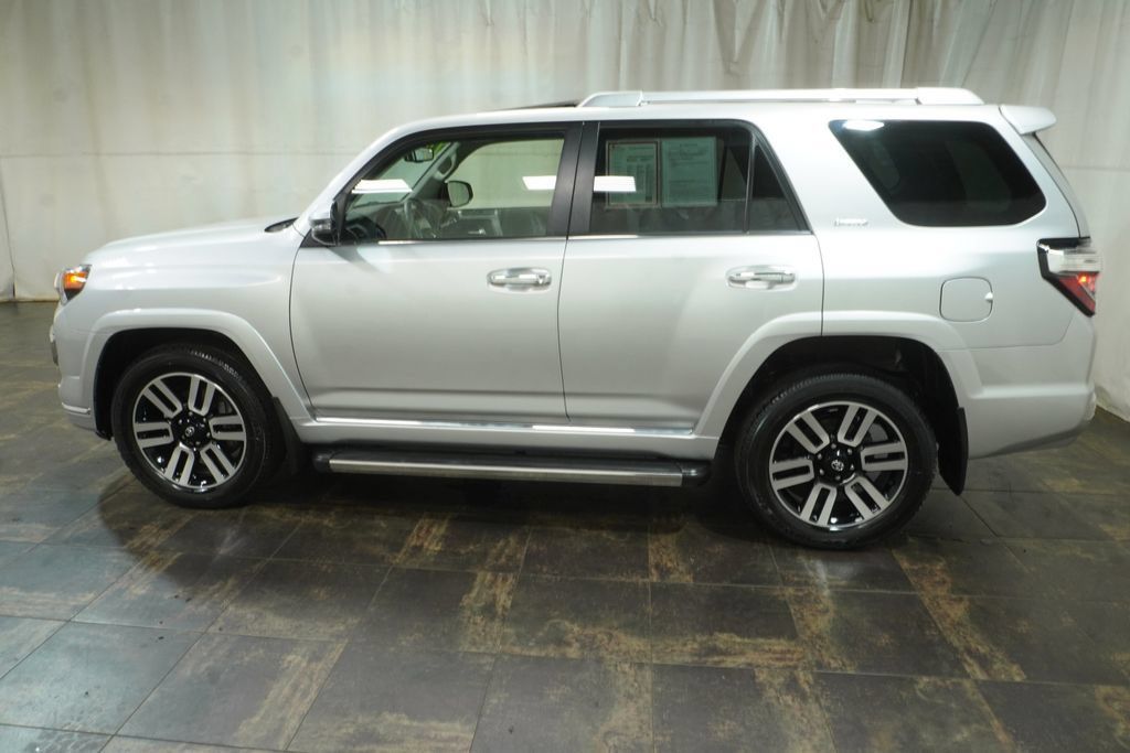 Used 2022 Toyota 4Runner Limited AWD/4WD image 2