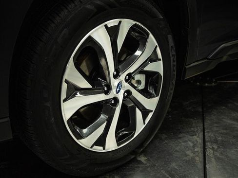 Used 2025 Subaru Outback Premium image 3