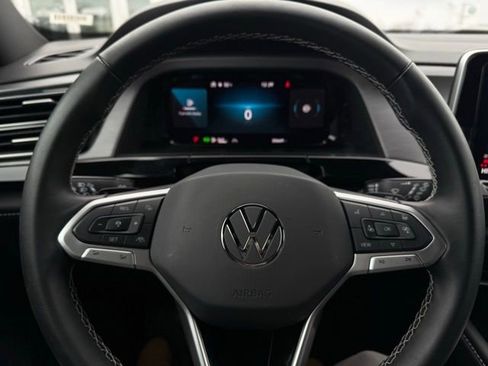 Used 2025 Volkswagen Atlas Cross Sport SE image 24