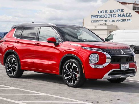 Used 2023 Mitsubishi Outlander SEL FWD image 3