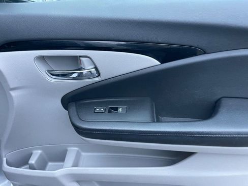 Used 2017 Honda Pilot Touring image 27