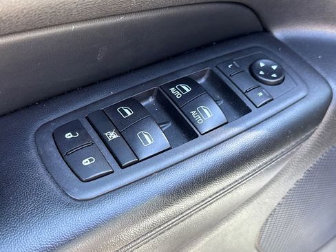 Used 2018 Jeep Grand Cherokee Laredo image 17