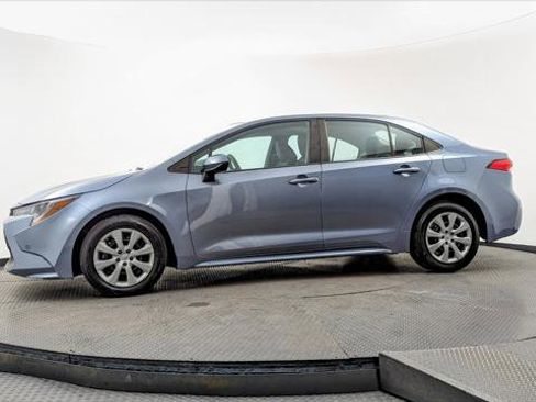 Used 2022 Toyota Corolla LE image 3