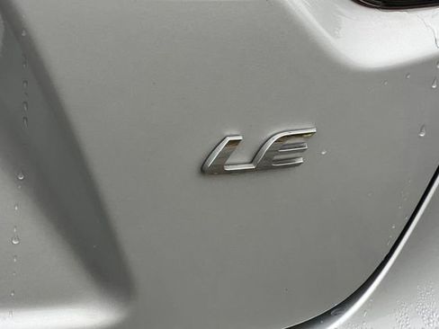 Used 2021 Toyota Corolla LE image 29