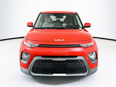Used 2022 Kia Soul LX FWD image 2