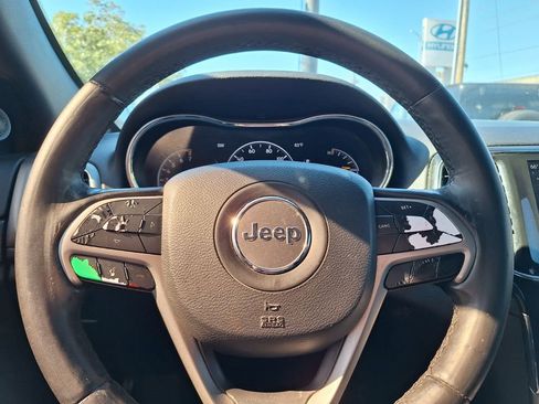 Used 2021 Jeep Grand Cherokee Laredo X image 14