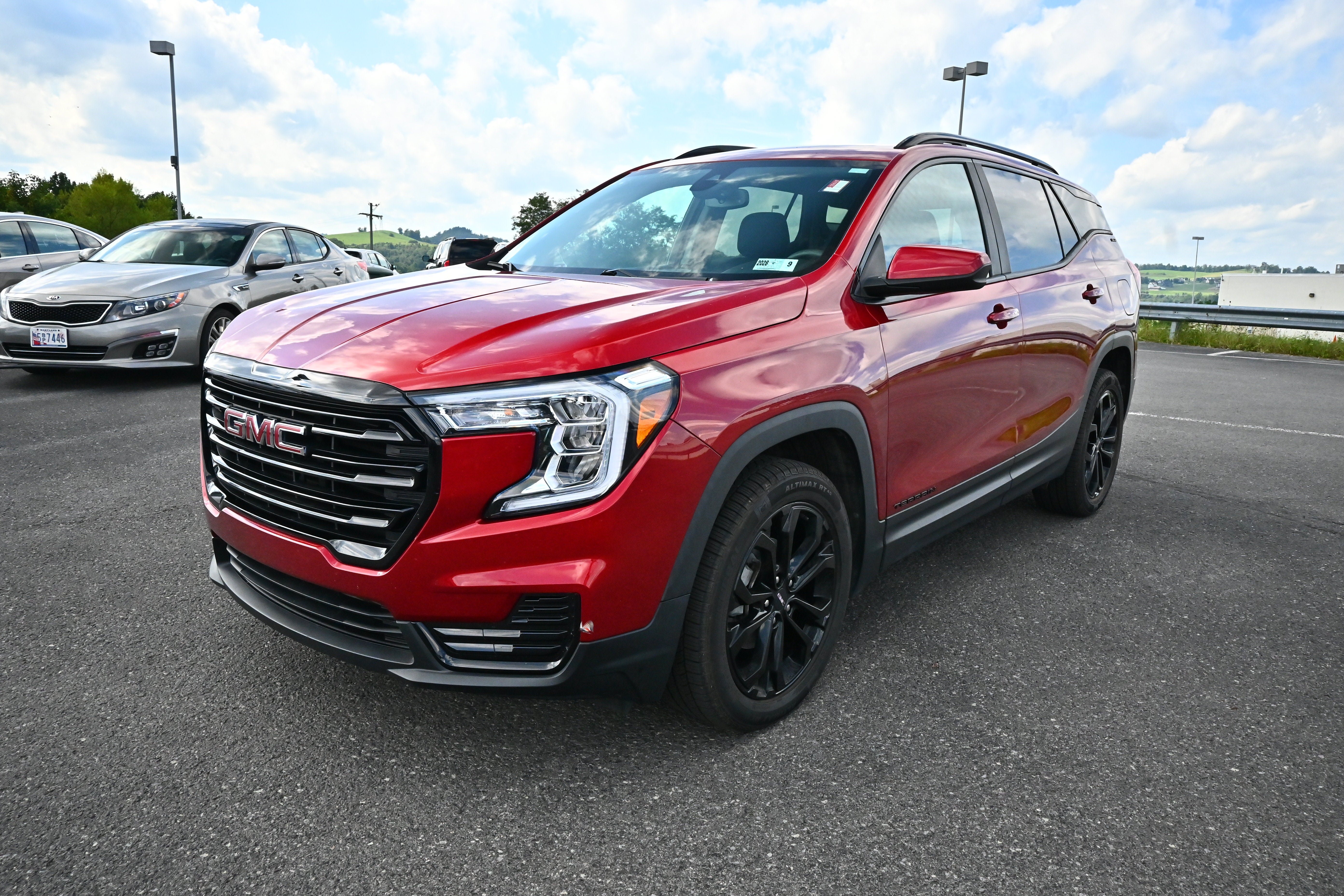 Used 2022 GMC Terrain SLE w/ Driver Convenience Package AWD/4WD image 4