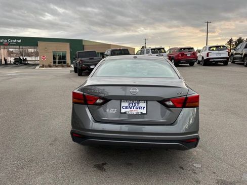 Used 2024 Nissan Altima 2.5 SV FWD image 10