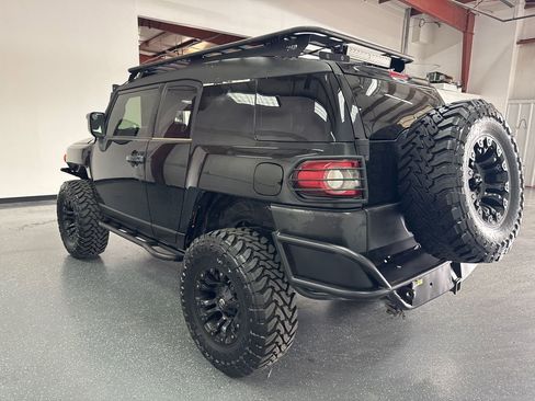 Used 2014 Toyota FJ Cruiser 4WD w/ Upgrade Package image 6