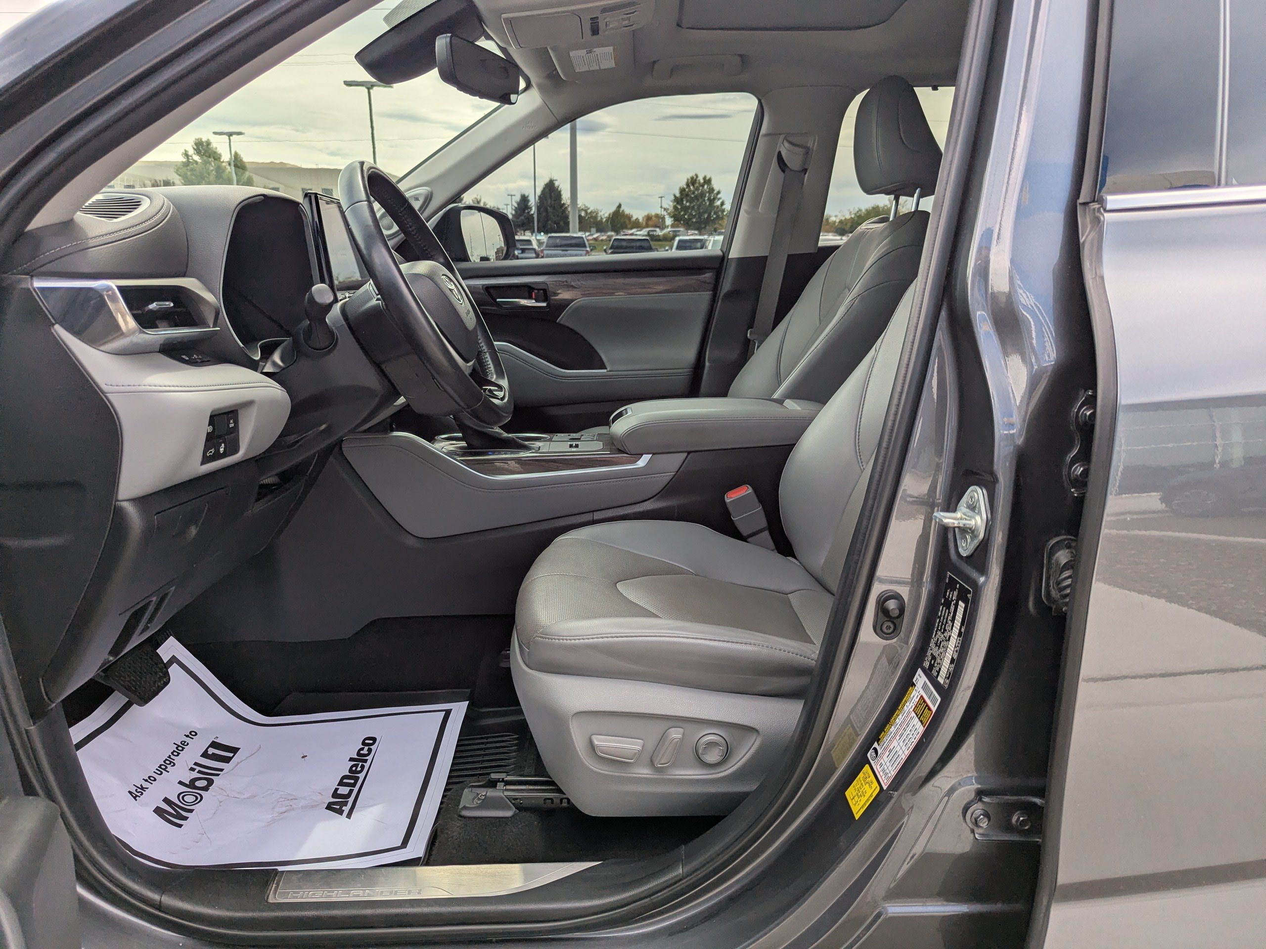 Used 2023 Toyota Highlander Limited AWD/4WD image 12