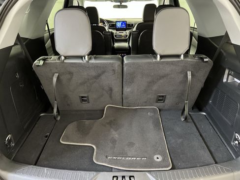 Used 2023 Ford Explorer XLT w/ Equipment Group 202A AWD/4WD image 27