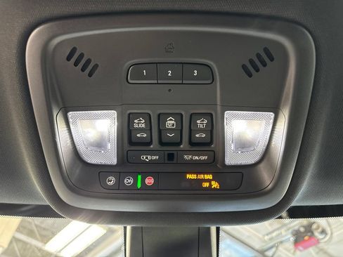 Used 2023 Chevrolet Traverse LT AWD/4WD image 39