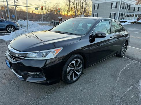 Used 2017 Honda Accord EX image 3